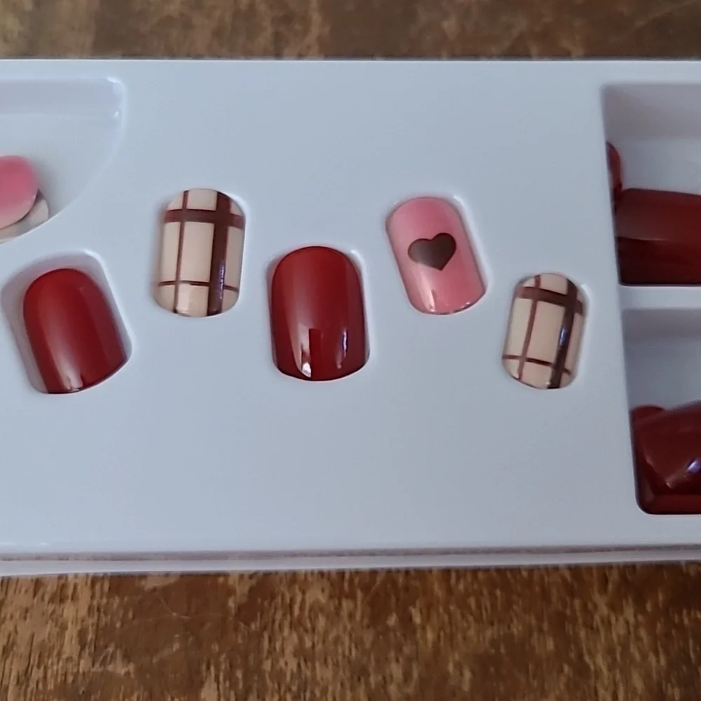 30pcs Hearts & Plaid Press On Nails